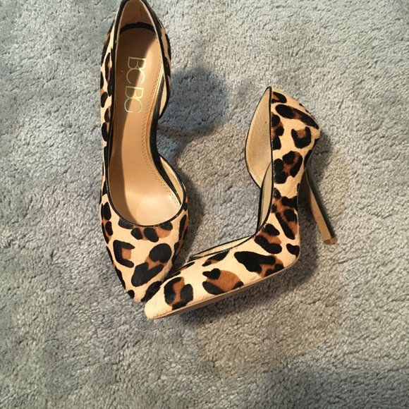 BCBG Brown Cheetah Print Faux Fur Texture Pointed Toe Heels - Picture 2 of 6